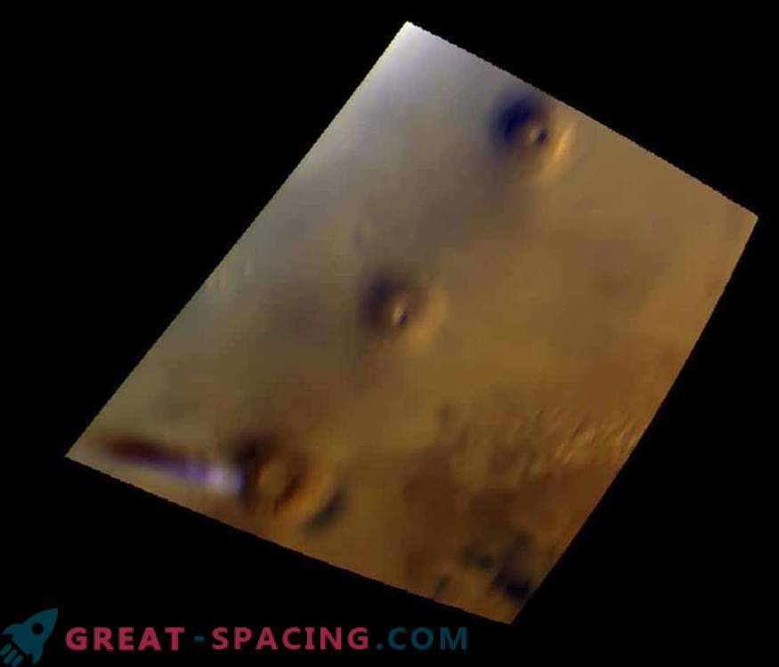 Ebatavaline pilv ripub üle Marsi.