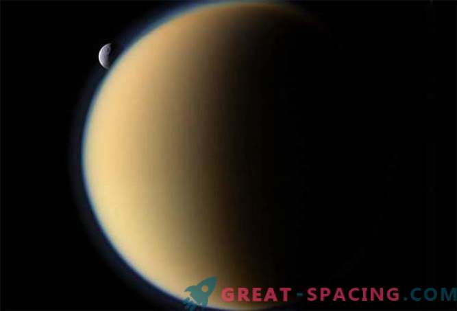 Cassini kosmosesond teeb lõpliku lennu Saturni kahe jäätee vahel