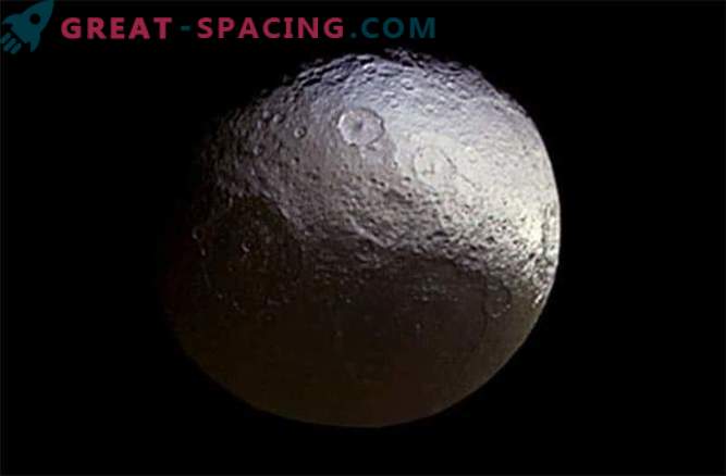 Miks on Saturni kuudel kustutatud kraatrid?