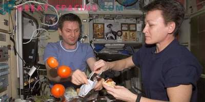Hoe de ISS-astronauten leven: dagelijkse routine, vrije tijd, slaap en voedsel