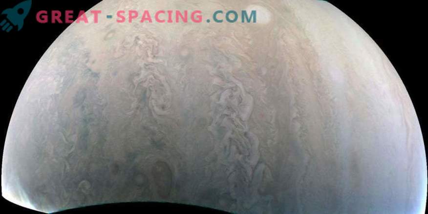 Jupiteri äge torm kohtub Juno'ga