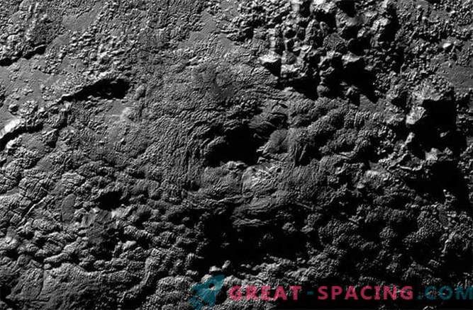 Munții ciudați pe Pluto pot fi vulcani de gheață