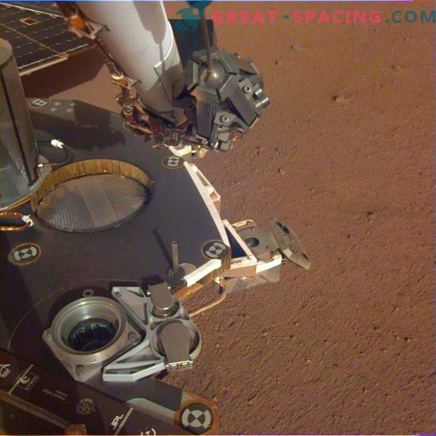 InSight vabastab robootilise käe! Uued pildid Marsist