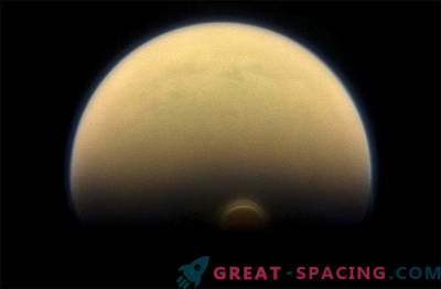 На Титан бе открит гигантски леден облак