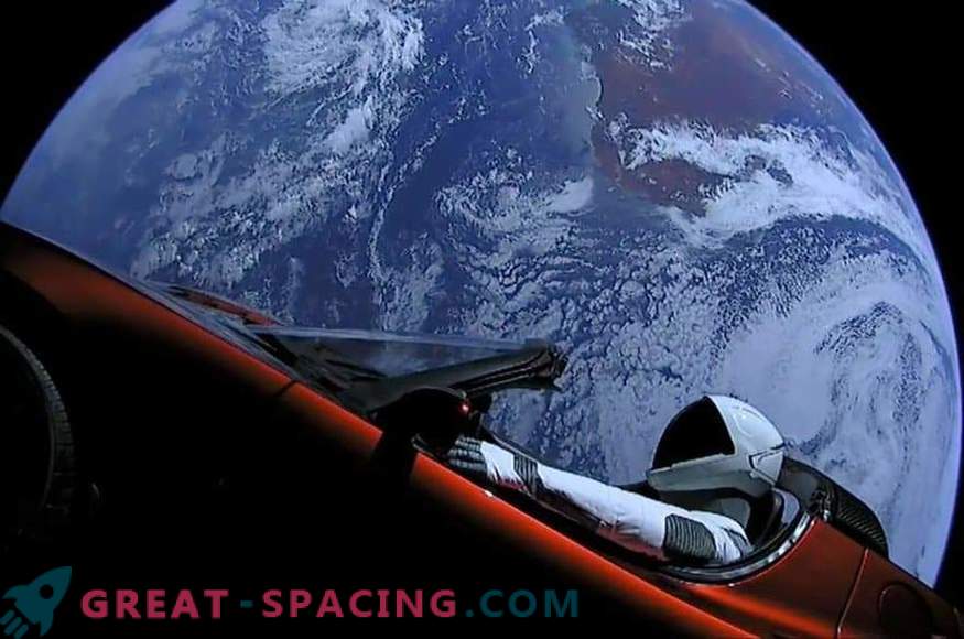 Tesla käivitamise aastapäev ja SpaceXi mannekeen