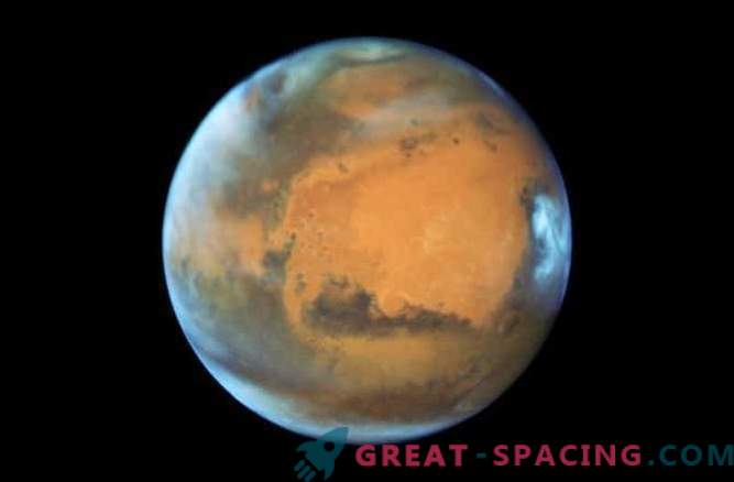 Hubble tegi Punase planeedi vastasseisu ajal Marsi maine
