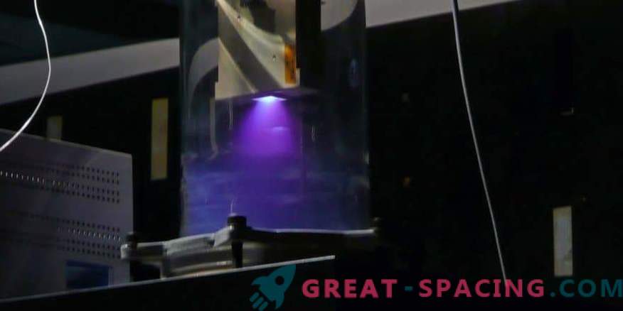 Mikroimpulss-plasma mootor CubeSat