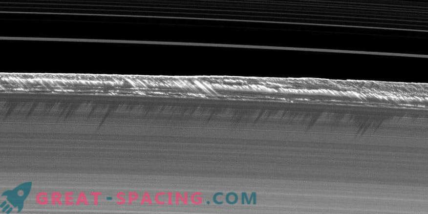 Saturni B-rõnga piigid