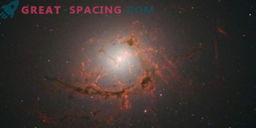 Hubble'i spioonid kummaline tolmune galaktika