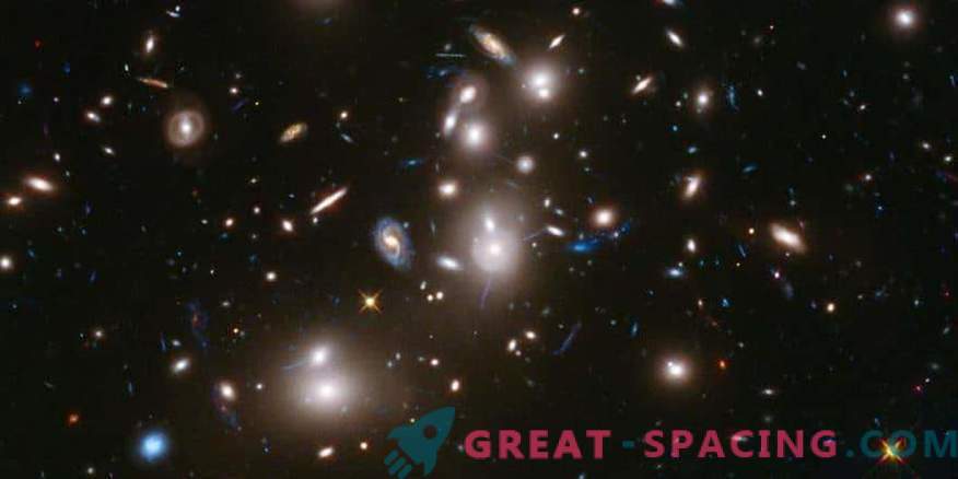 Galaktikad kasvavad ja täidavad tolmuga vanuse ajal.