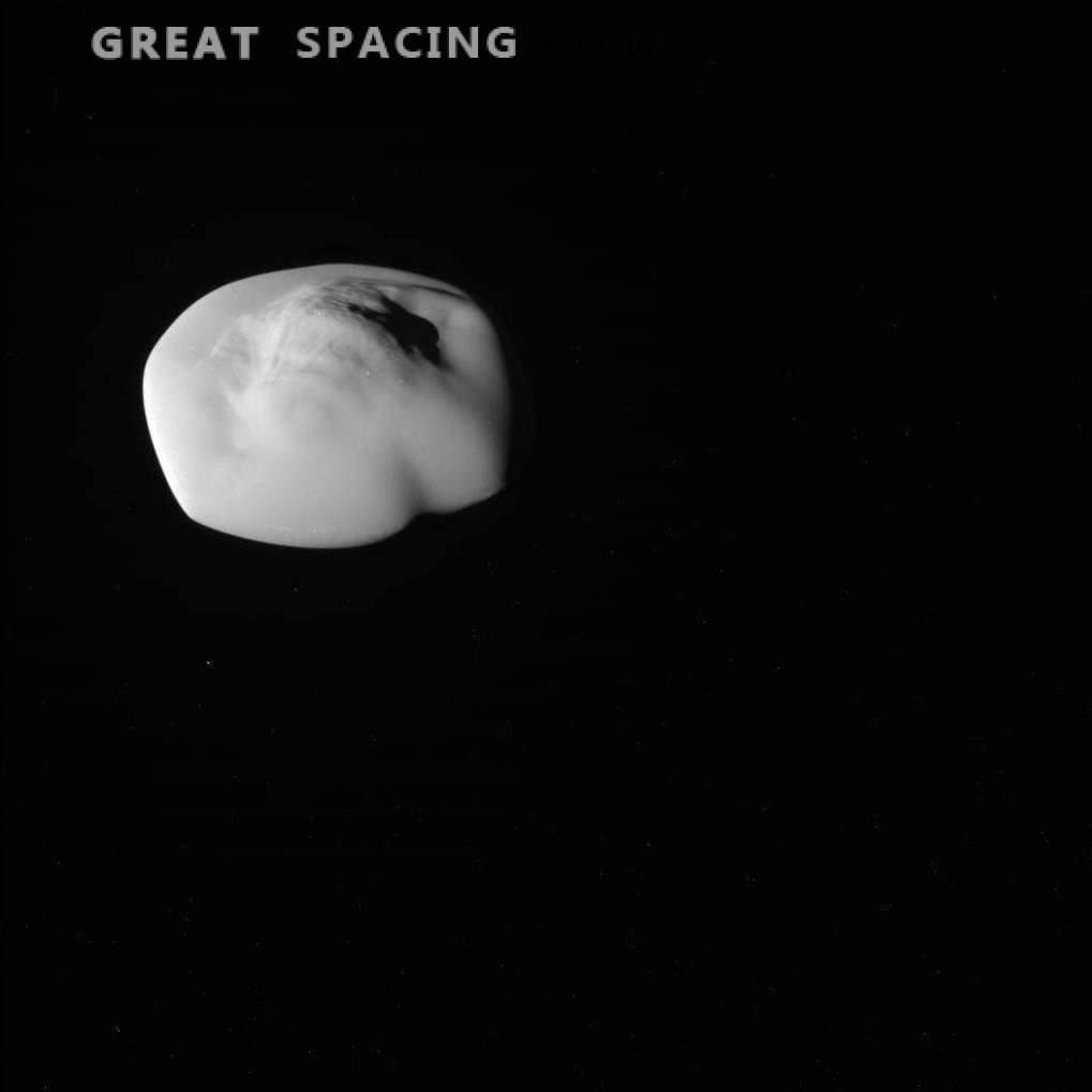 Lähemalt Saturni satelliit-Atlasist