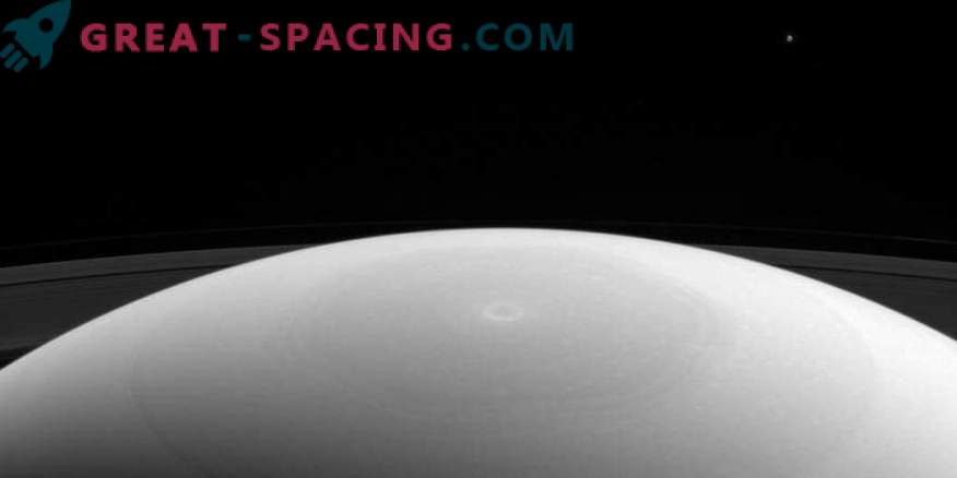 Mimas Saturni põhjapooluse kohta