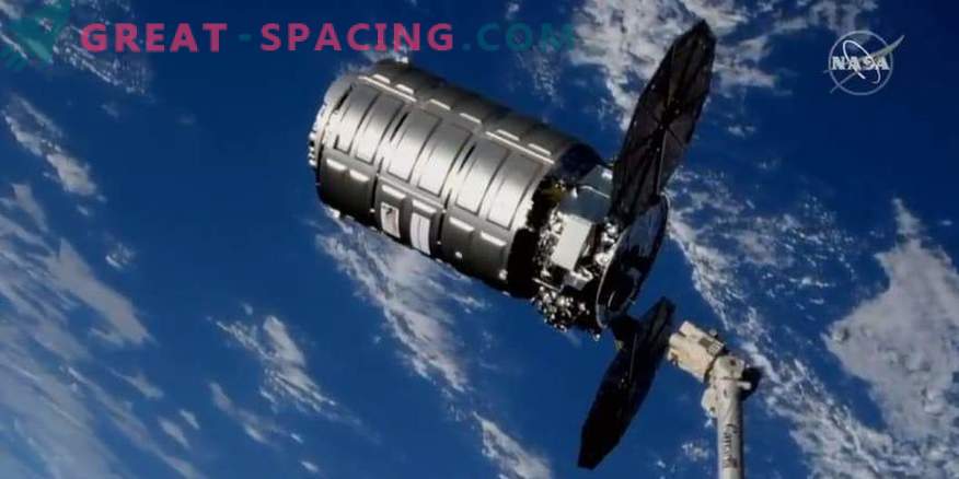Kaubalaev Cygnus võtab ISS-i prügi välja