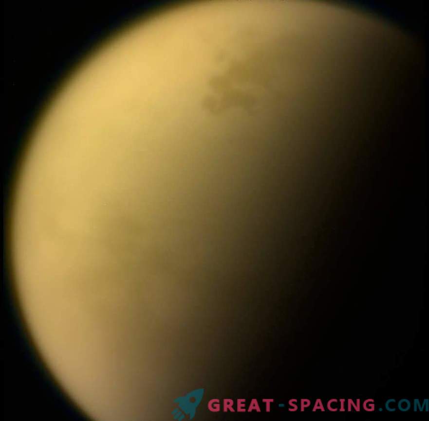 Titanil leiti mürgine jää pilv