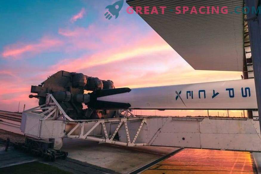 Esimene SpaceX meeskond käivitusplaadil
