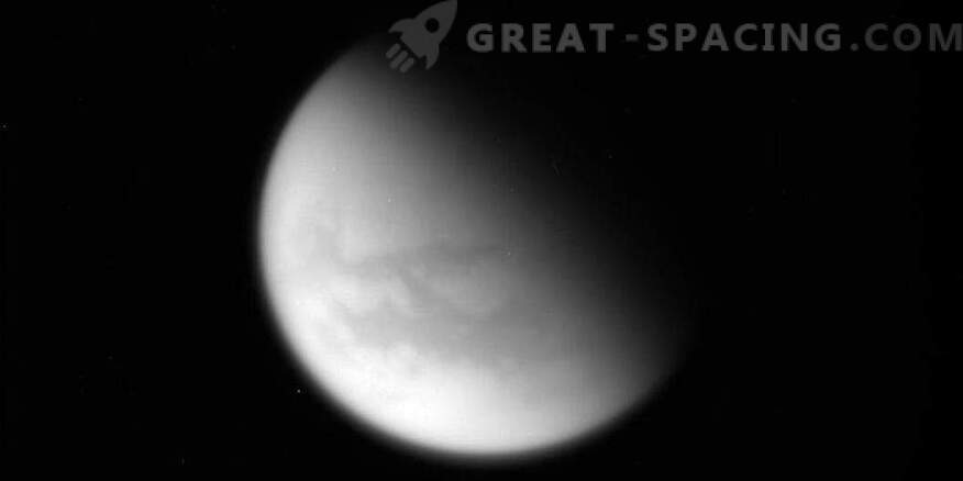 Cassini lõpetab lõpliku üleviimise Titani üle.