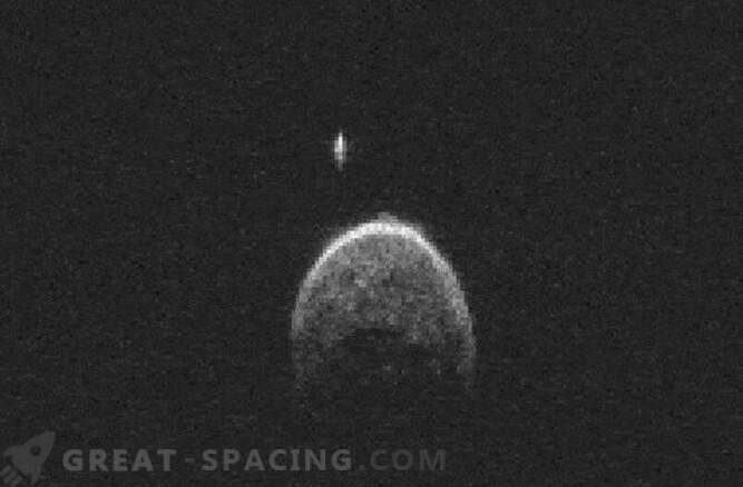 Põgenenud asteroidil on oma kuu.